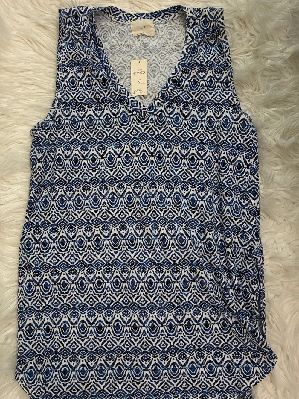 T.La Blue and White Geometric V-Neck Tank Top